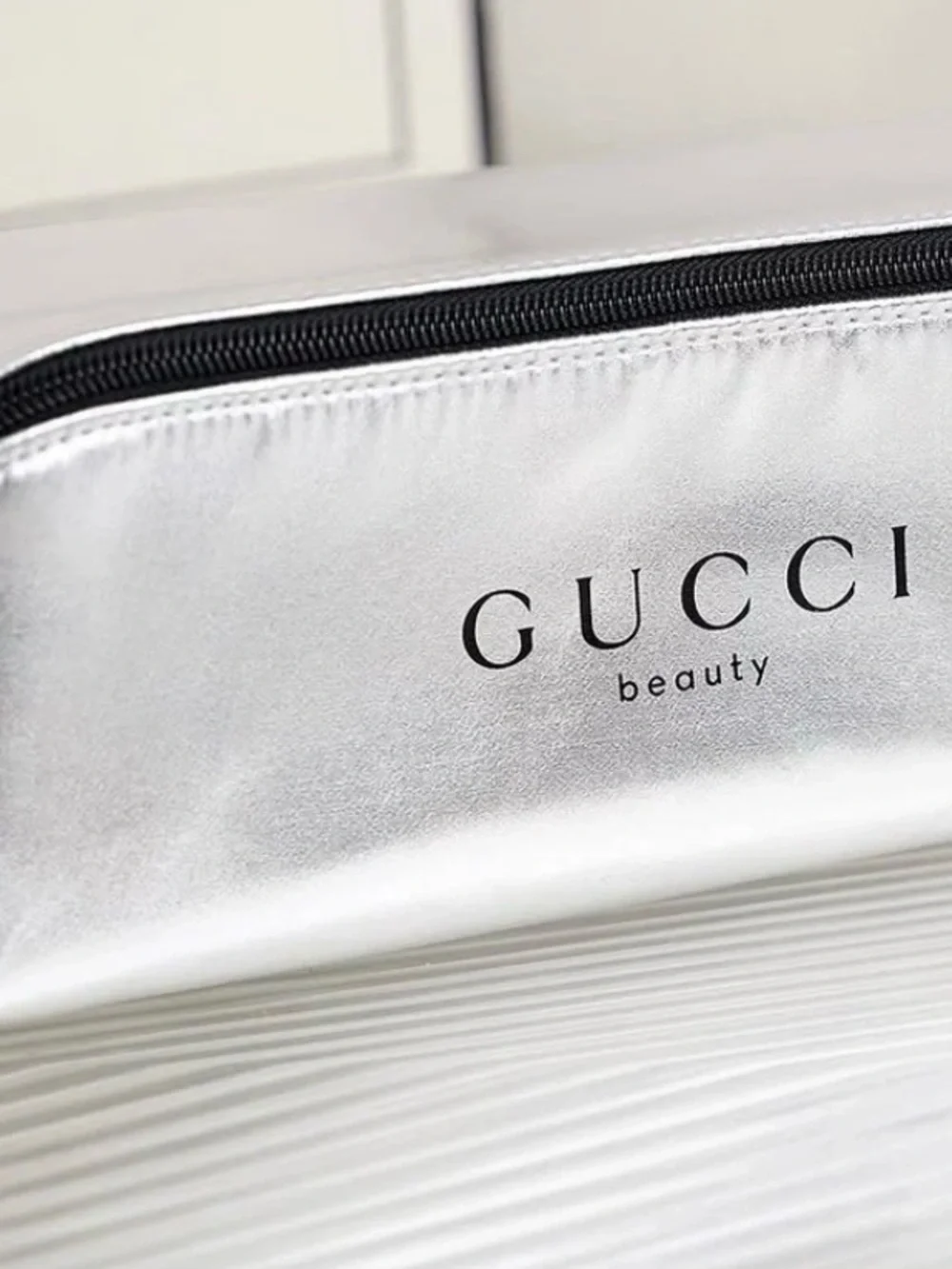 🩶GUCCI BEAUTY🩶Silver Metallic Cosmetic Pouch and beautiful lipstick #517